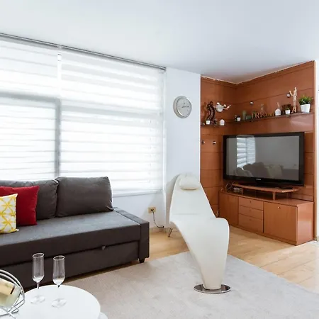 Two Bedroom Townhouse Within 10min Walk From Beach Апартаменты *