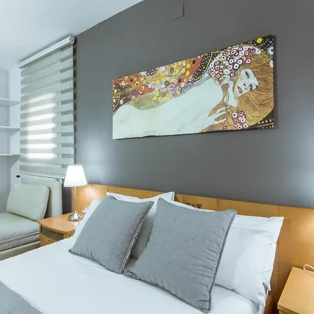 Апартаменты Two Bedroom Townhouse Within 10min Walk From Beach Барселона