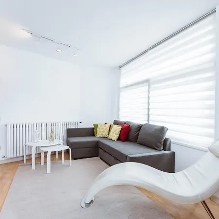 Апартаменты Two Bedroom Townhouse Within 10min Walk From Beach *
