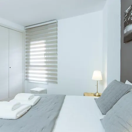 Two Bedroom Townhouse Within 10min Walk From Beach Апартаменты Барселона