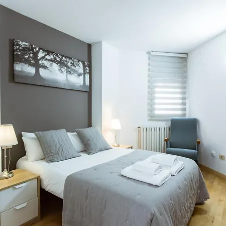 Апартаменты Two Bedroom Townhouse Within 10min Walk From Beach Барселона