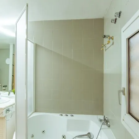 Two Bedroom Townhouse Within 10min Walk From Beach Апартаменты Барселона