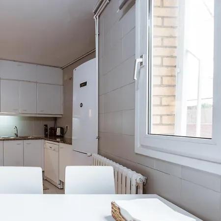 Апартаменты Two Bedroom Townhouse Within 10min Walk From Beach