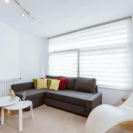 Two Bedroom Townhouse Within 10min Walk From Beach Apartment Barcelona